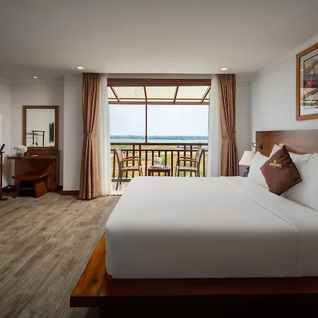 Hoi An Odyssey Hotel & Spa Exterior photo